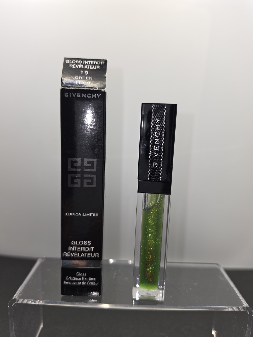 Givenchy Gloss Interdit Révélateur Lip Gloss - Green Light (19)